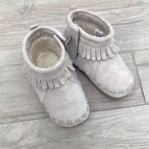 Robeez Cozy Ankle Suede Moccasin 18-24mo, Grey